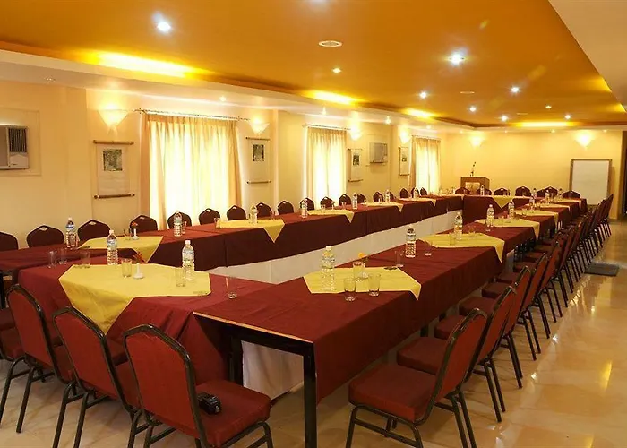 Royal Astoria מלון