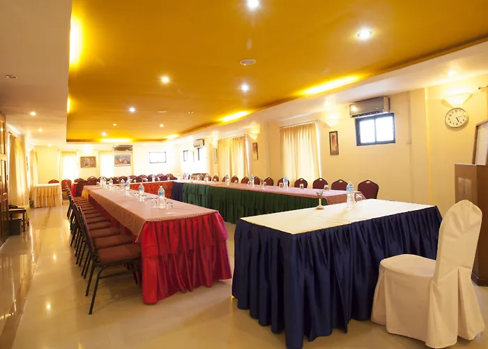 Royal Astoria 3*